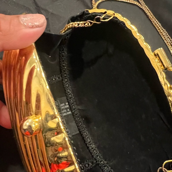 Shimmering Vintage-  Shell Clutch with Chain Strap - Picture 7 of 16